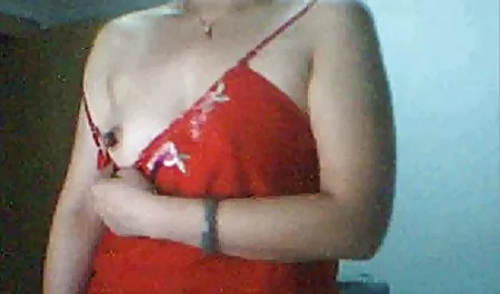 آلینا با سینه های صاف ، از blowjob سکس در فیلم مومیایی خوبی دارد