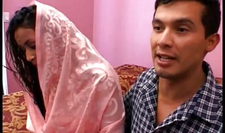 جوجه ها مشغول به کار هستند و خواستار رابطه جنسی هستند - صحنه های سکسی در فیلم برش های داغ پورنو